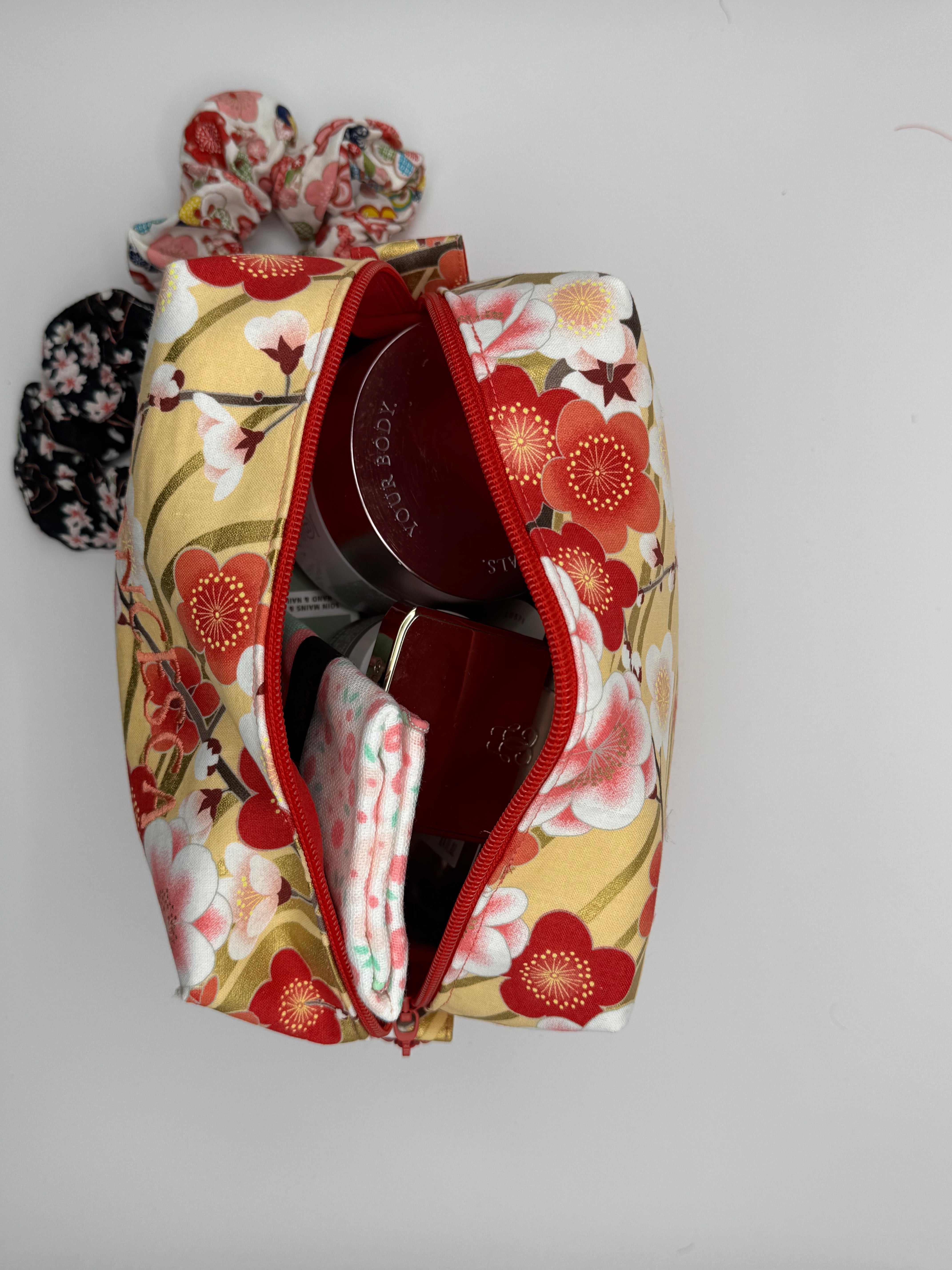 Trousse, fiori di prugno giapponese